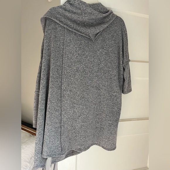 Cute sweater - Picture 2 of 2